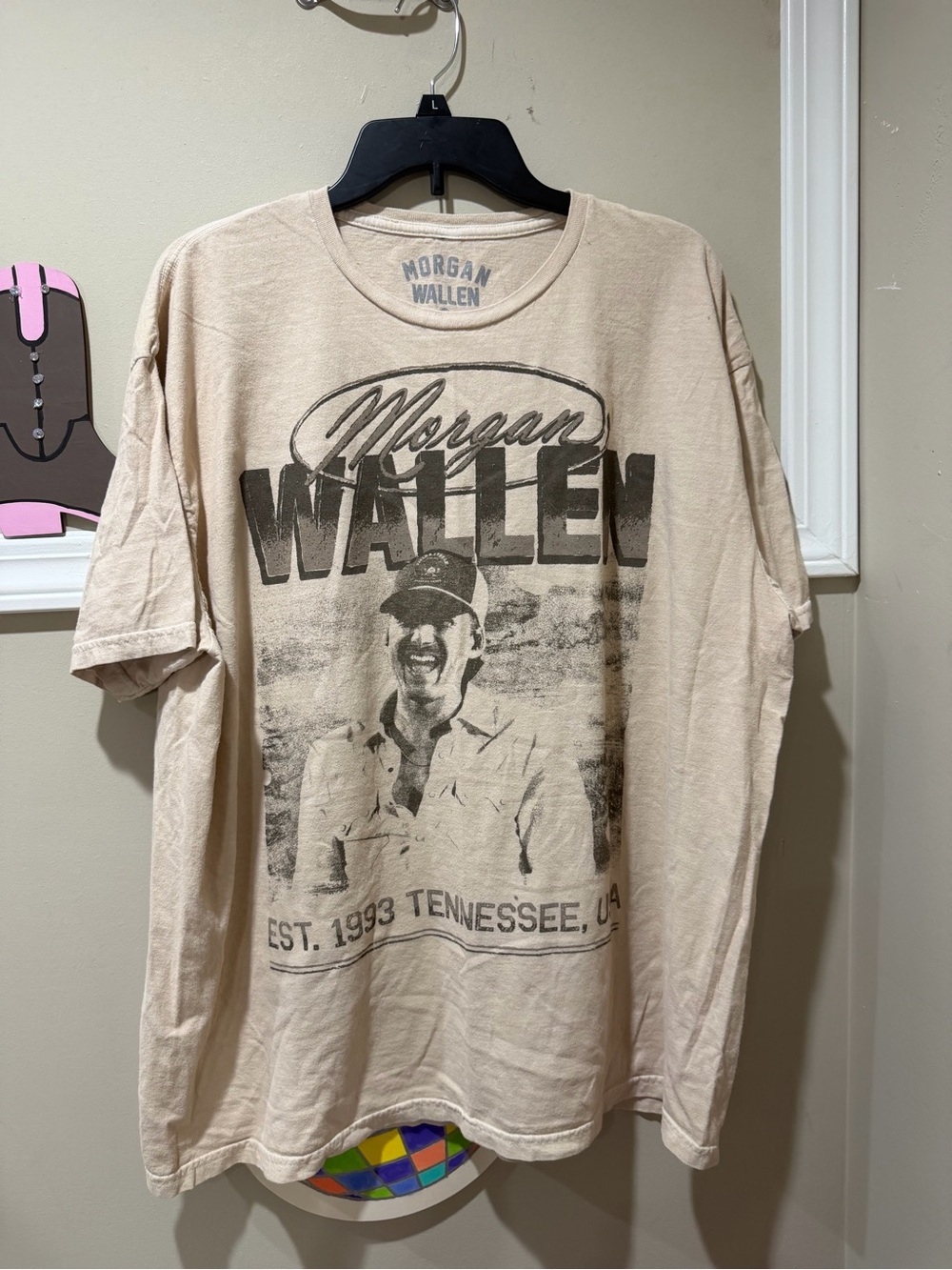 Buckle Beige Morgan Wallen Graphic Tee